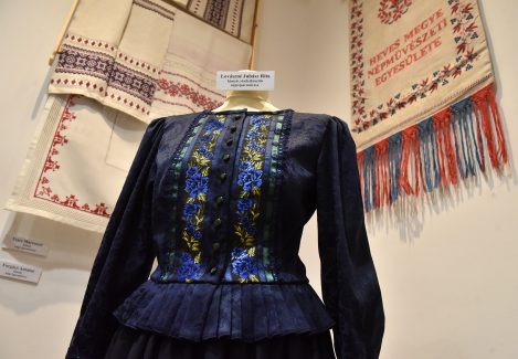 Számadás - Népművészeti Kiállítás ruha