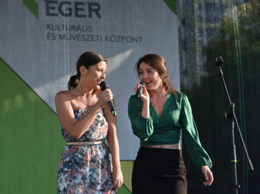 Előadás a színpadon