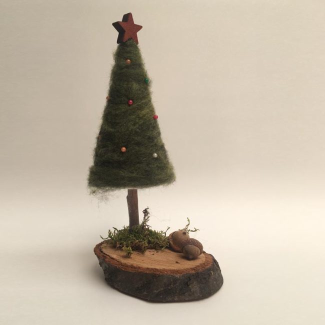 Tűnemezelt fenyőfa asztali dekoráció