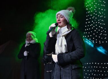 3 énekes a színpadon