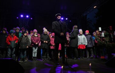 Felnőttek és gyerekek a színpadon