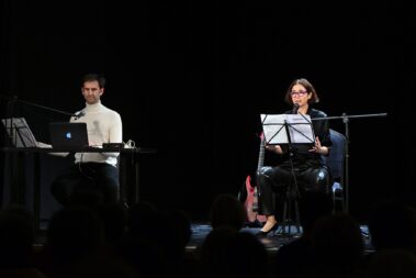 Zenei fellépők a színpadon